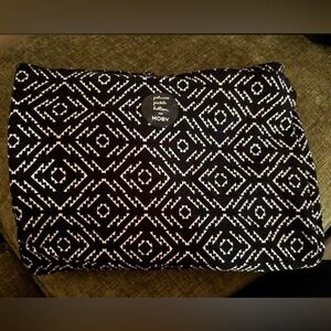 Petunia Pickle Bottom x MOBY | Designer Carrier Wrap | EUC 🖤